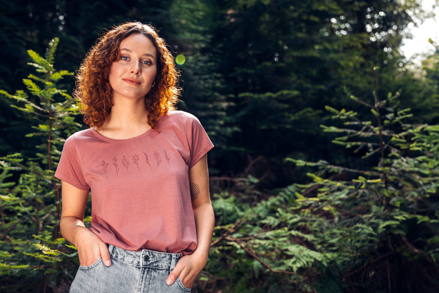 Setze ein Zeichen mit nachhaltigen Print-Shirts aus Holzfasern. Entdecke bequeme, kreative Damen-Styles, die deinen Look und die Umwelt positiv bereichern.