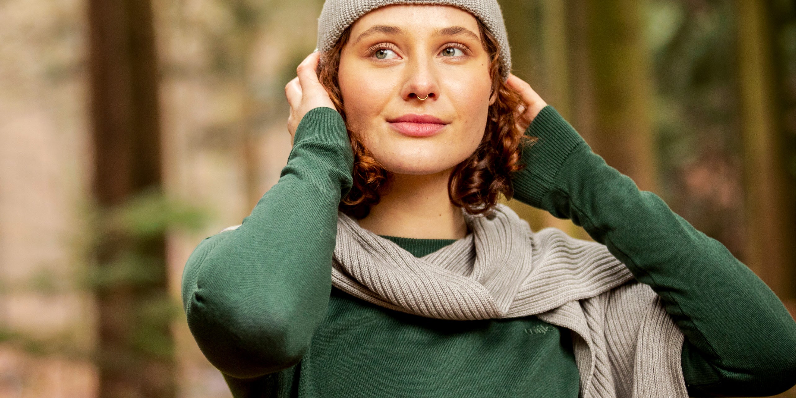 Vervollständige deinen Look mit nachhaltigen Damen Accessoires von Wijld. Weiche Schals und Mützen aus Holzmaterial für stilvolle Wärme, gut für die Umwelt.