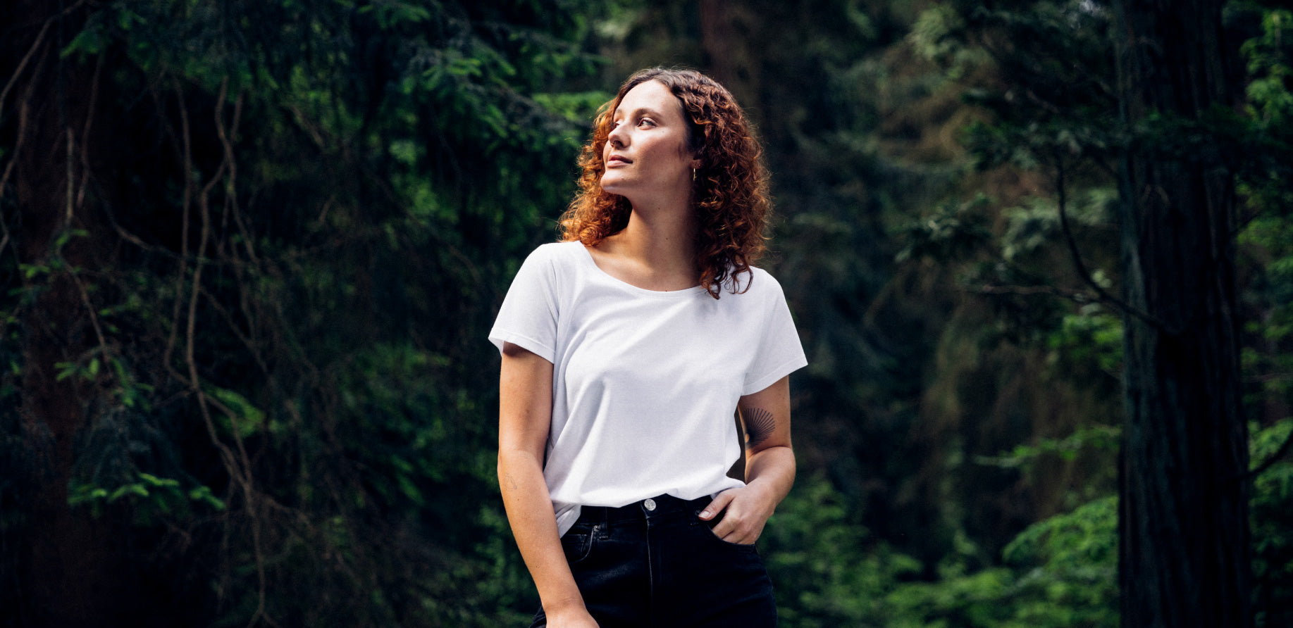 Genieße das natürliche Tragegefühl unserer weichen Damen T-Shirts aus Holzfaser. Umweltfreundliche Bio-Kleidung, fair produziert und angenehm atmungsaktiv.