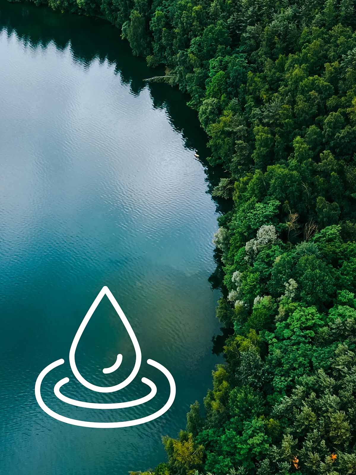 Mit Kleidung aus Holz Wasser sparen. Mit einem T-Shirt aus Holz sparen wir 1000 Liter Wasser verglichen zu einem T-Shirt aus Baumwolle