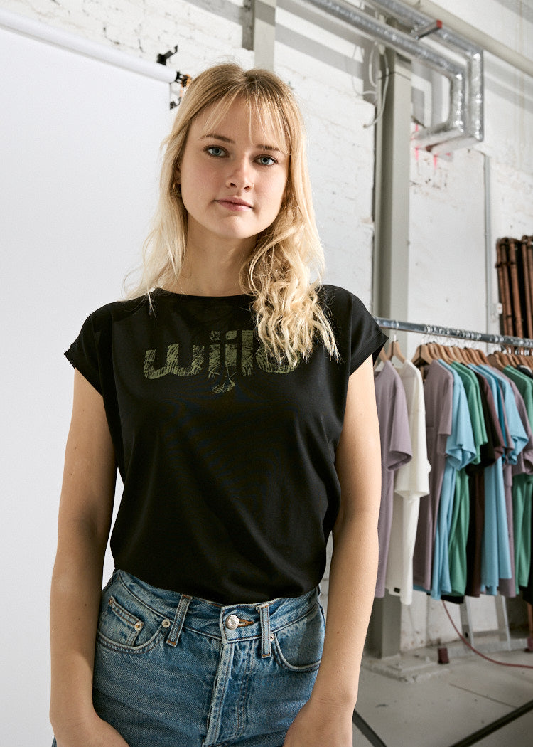 DAMEN WOODSHIRT ELENA WIJLD FONT